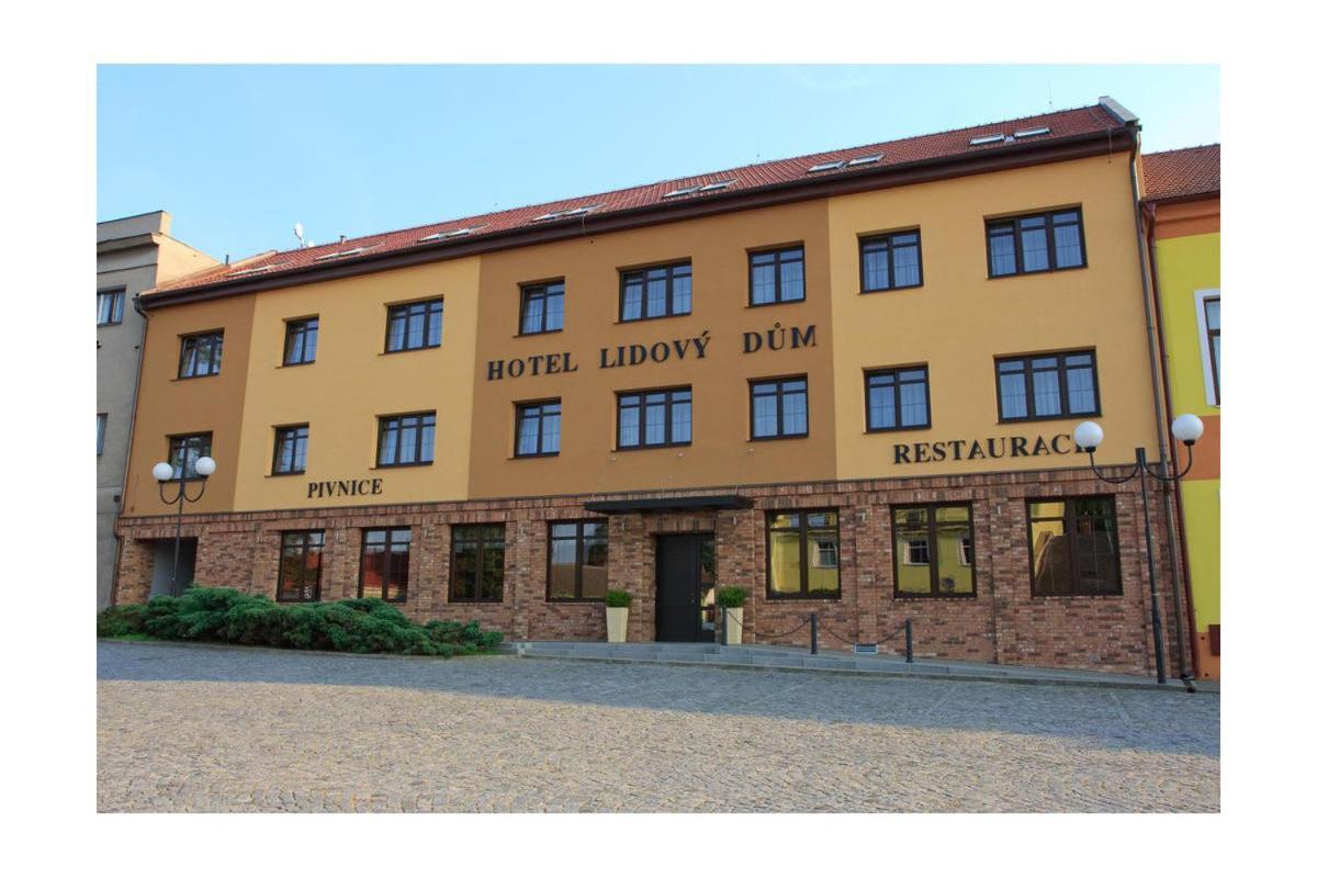 Hotel Lidovy Dum Бженец Екстериор снимка
