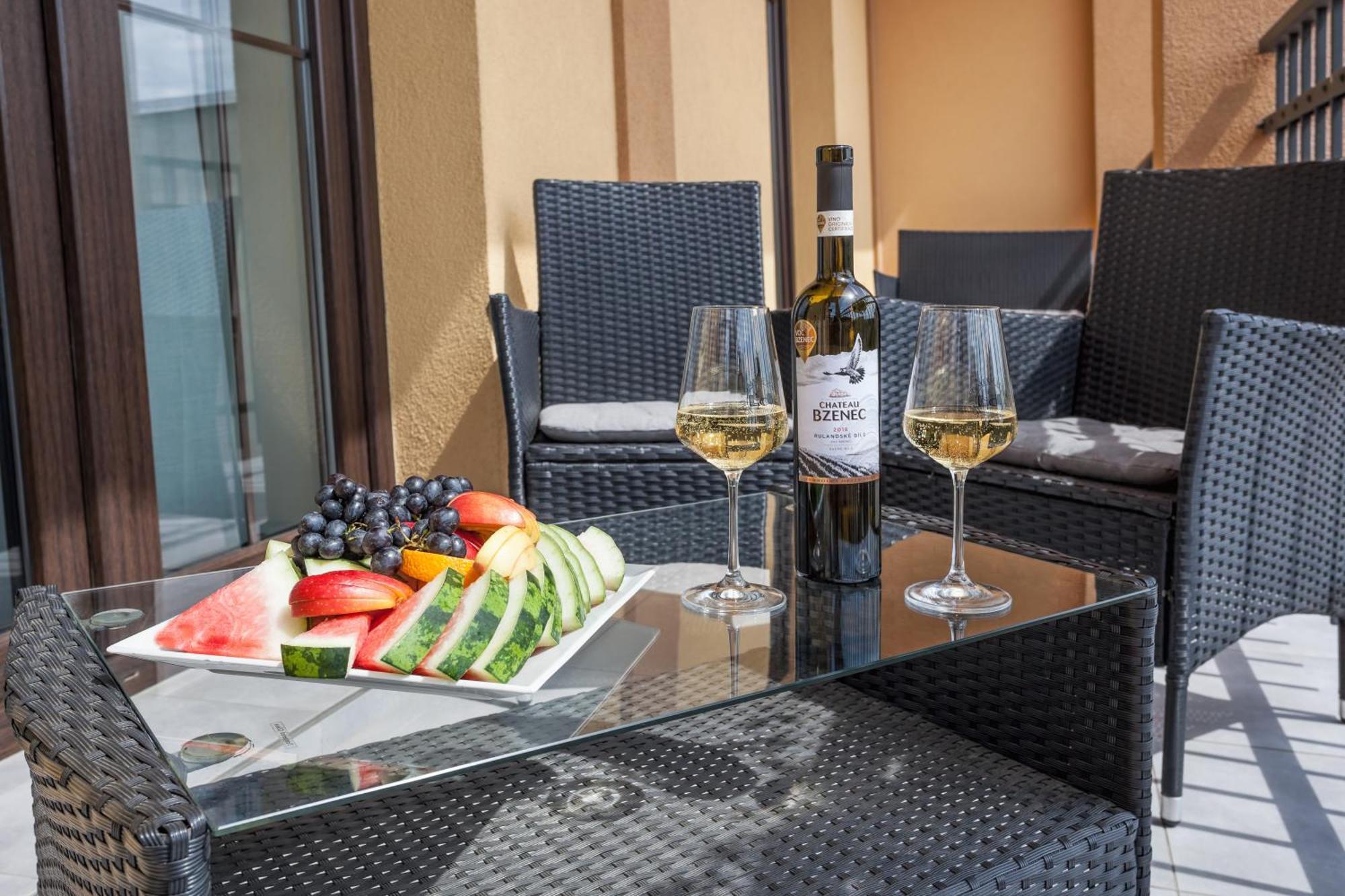 Hotel Lidovy Dum Бженец Екстериор снимка