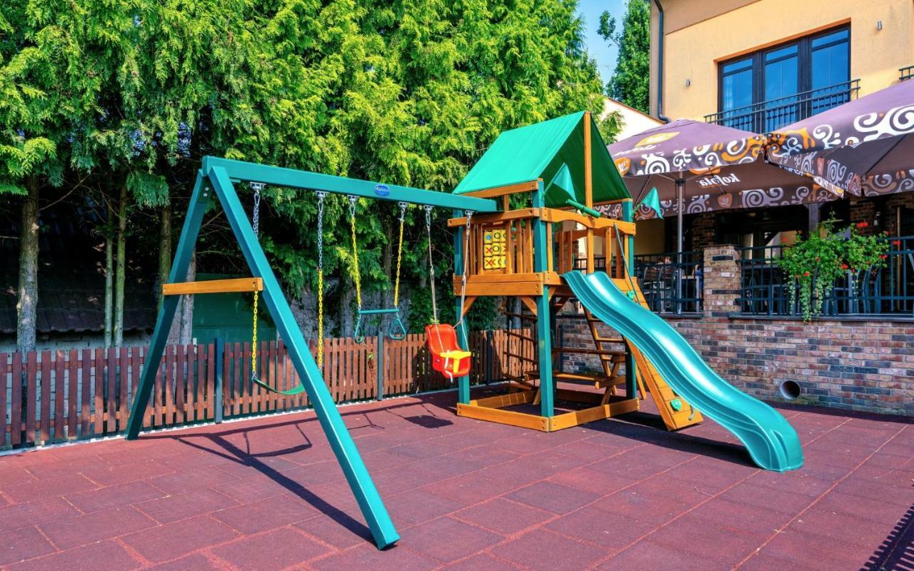 Hotel Lidovy Dum Бженец Екстериор снимка